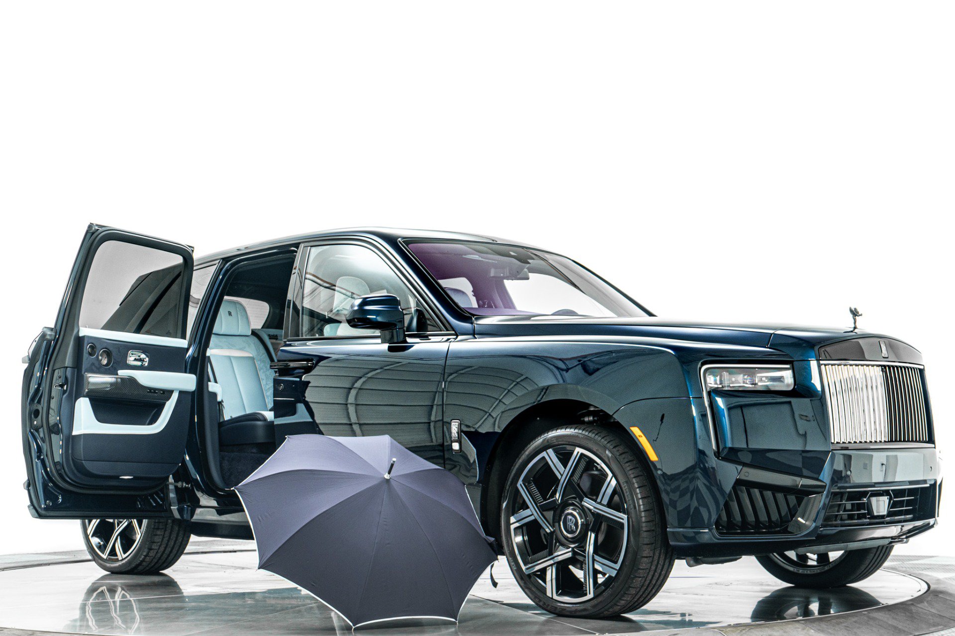 Used 2025 Rolls-Royce Cullinan Black Badge AWD/4WD image 44