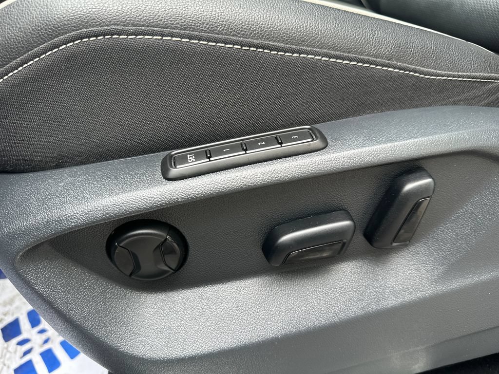 Certified 2022 Volkswagen Tiguan SEL R-Line AWD/4WD image 9