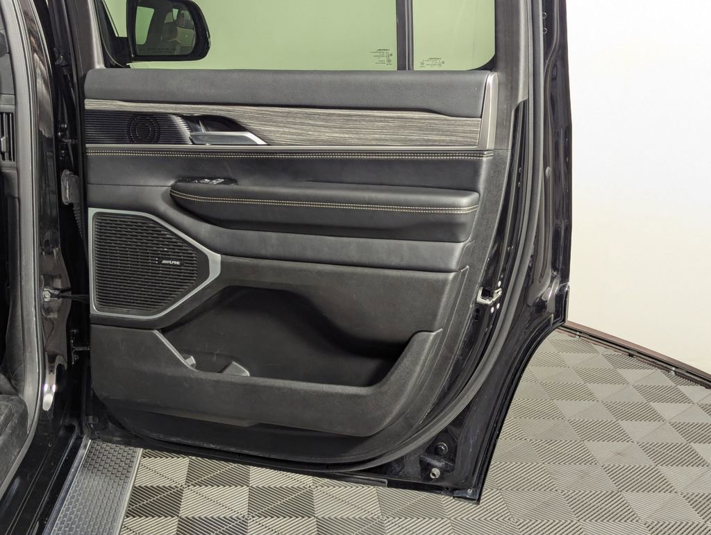 Used 2024 Jeep Wagoneer Series II w/ Flexible Seating Group RWD image 55