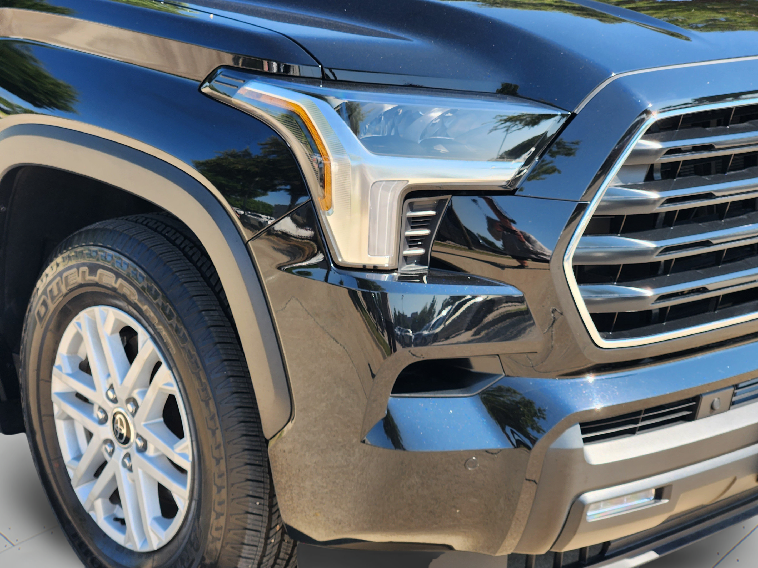Used 2024 Toyota Sequoia SR5 w/ SR5 Premium Package AWD/4WD image 32