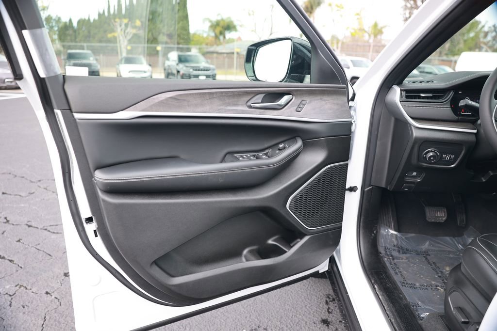 New 2026 Jeep Grand Cherokee Limited image 11