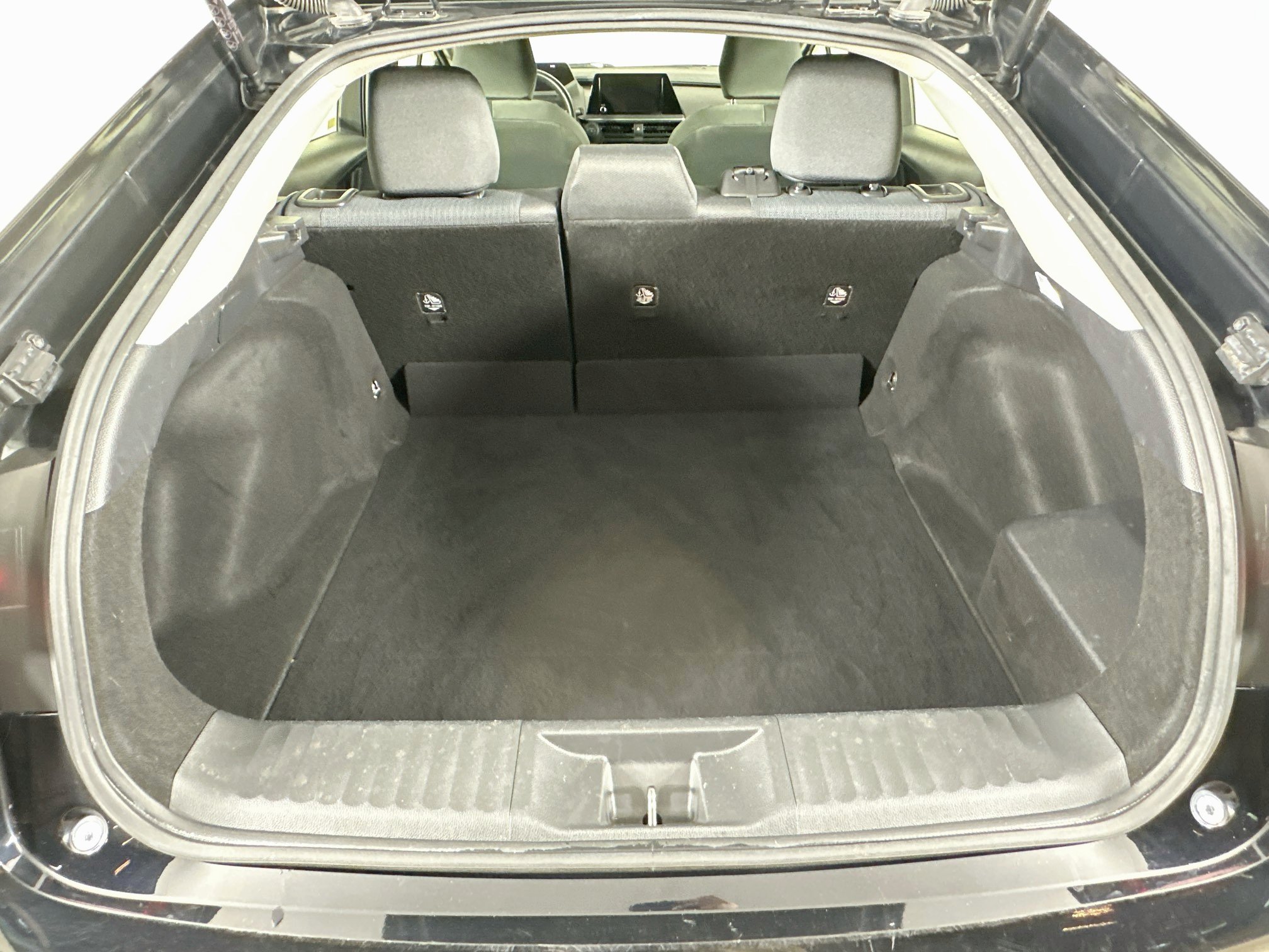Used 2024 Toyota Prius LE FWD image 28