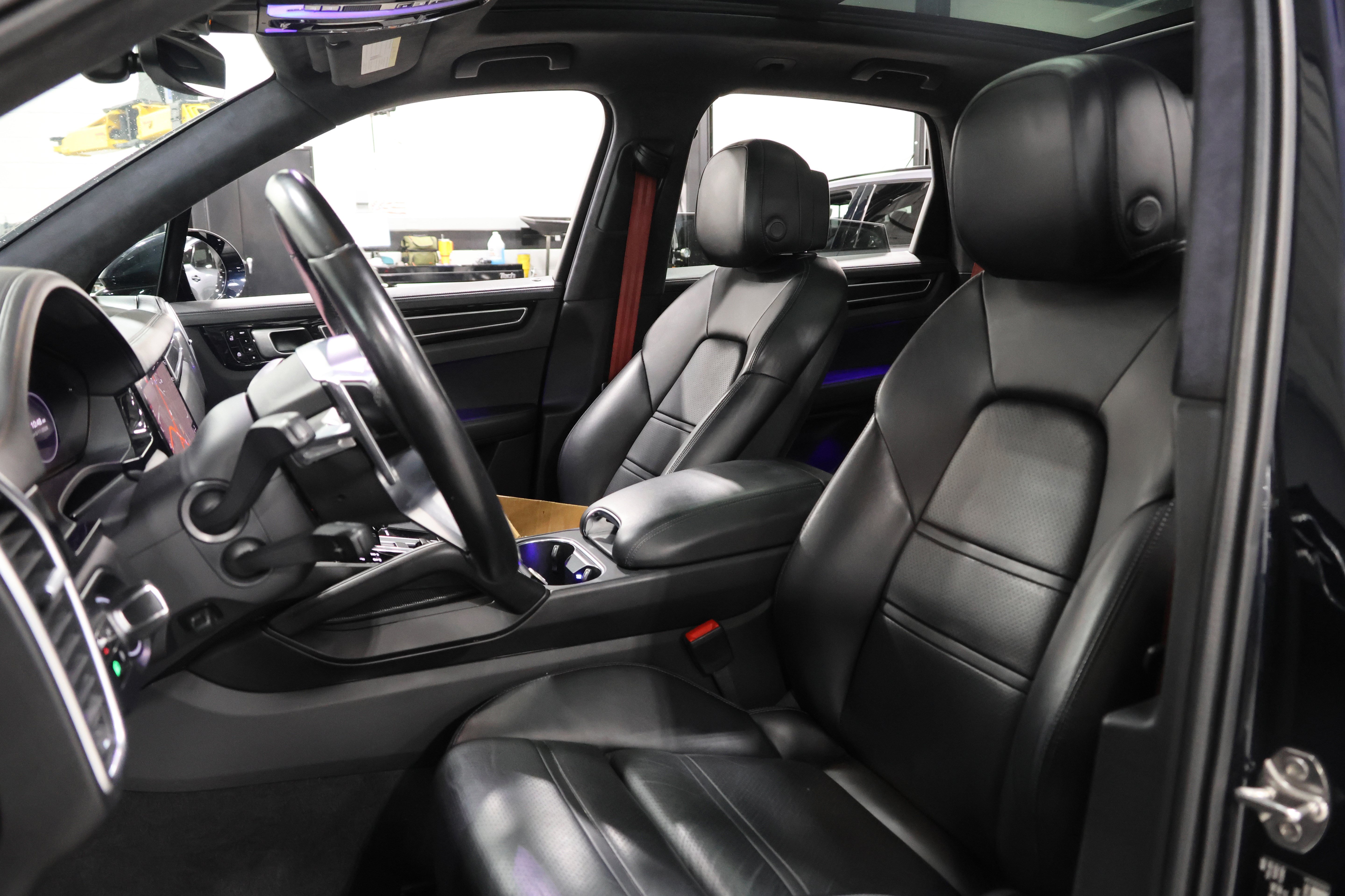 Used 2021 Porsche Cayenne GTS AWD/4WD image 33