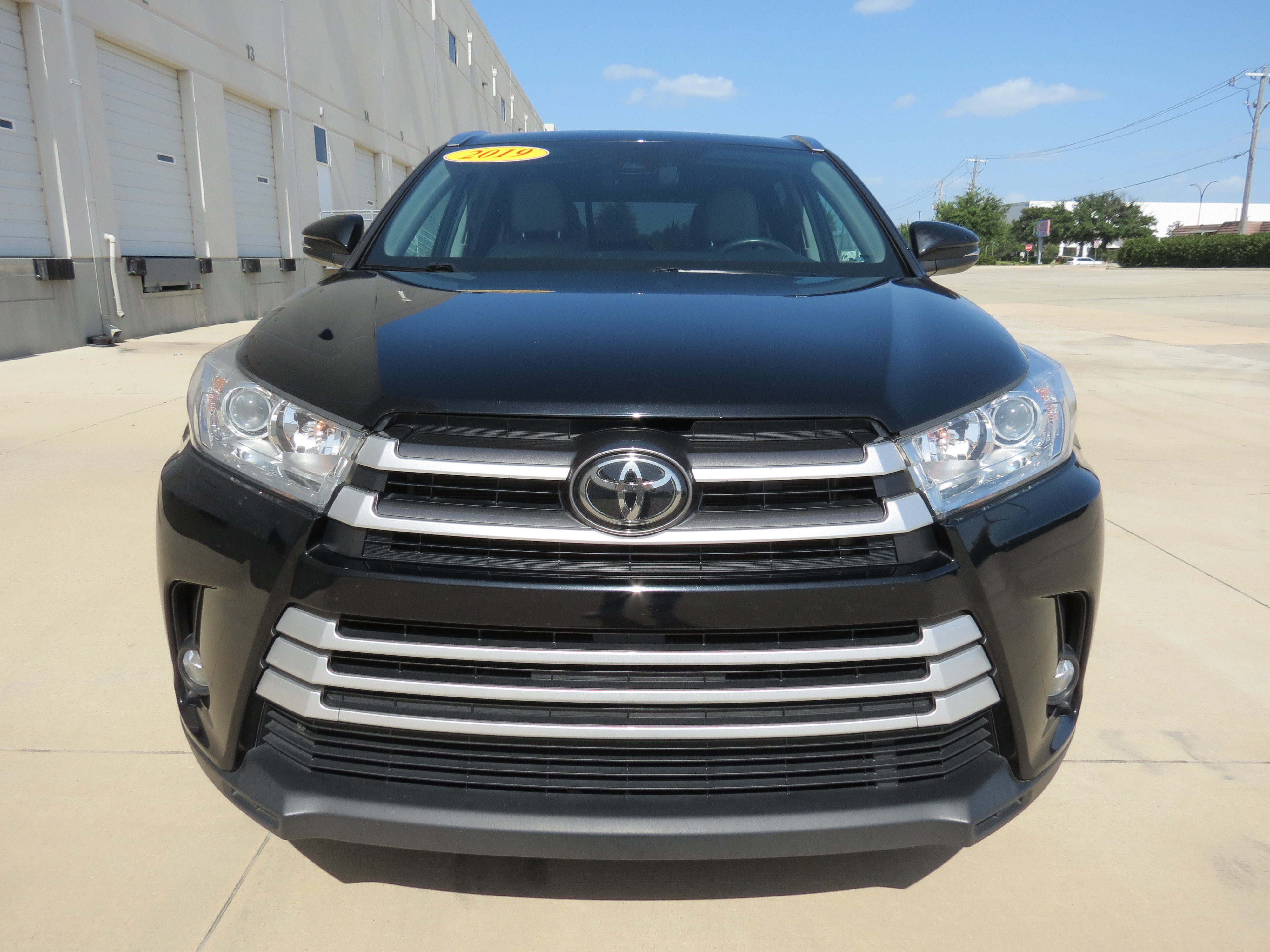 Used 2019 Toyota Highlander XLE FWD image 8