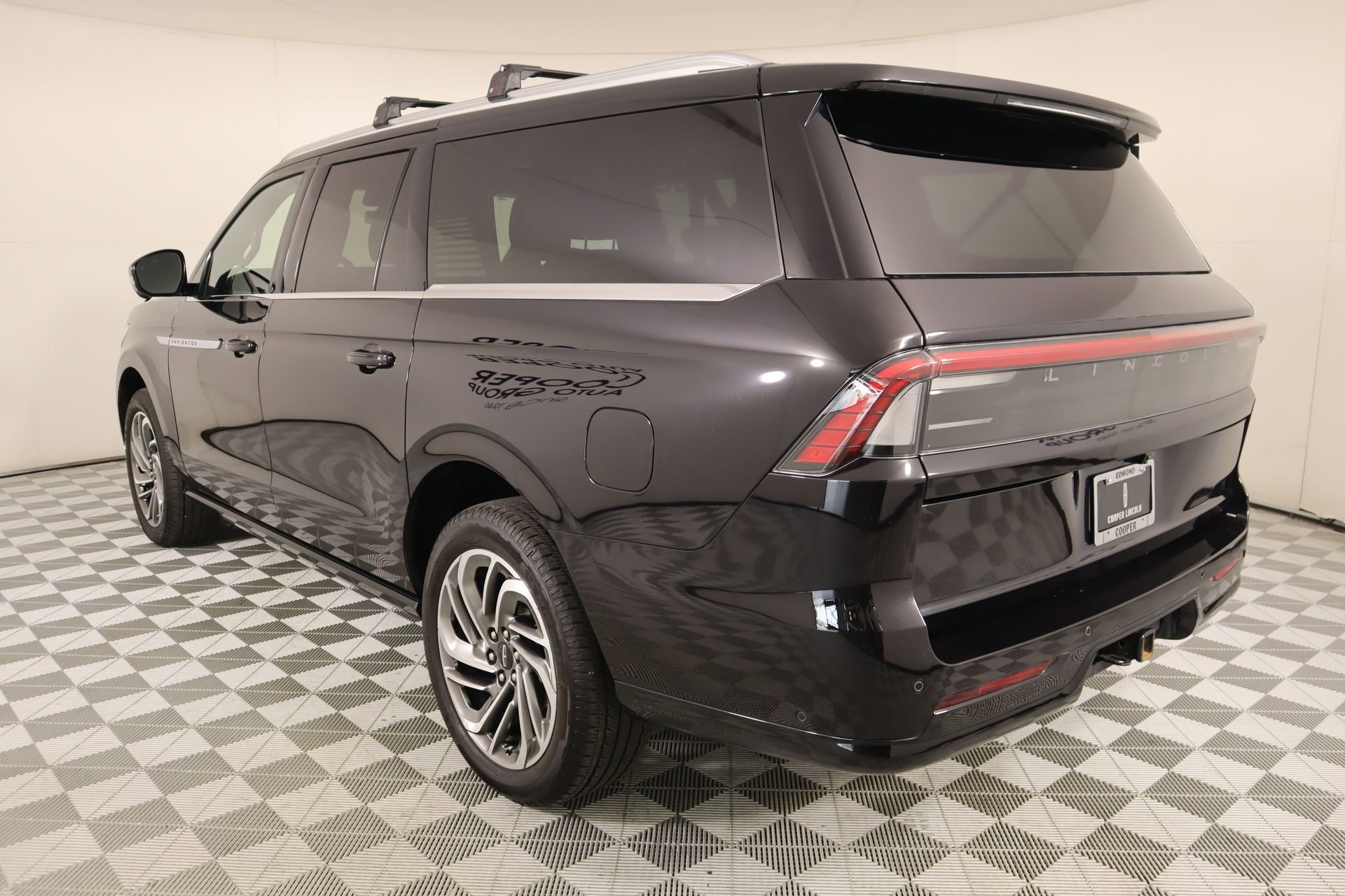 Certified 2025 Lincoln Navigator L Reserve AWD/4WD image 25