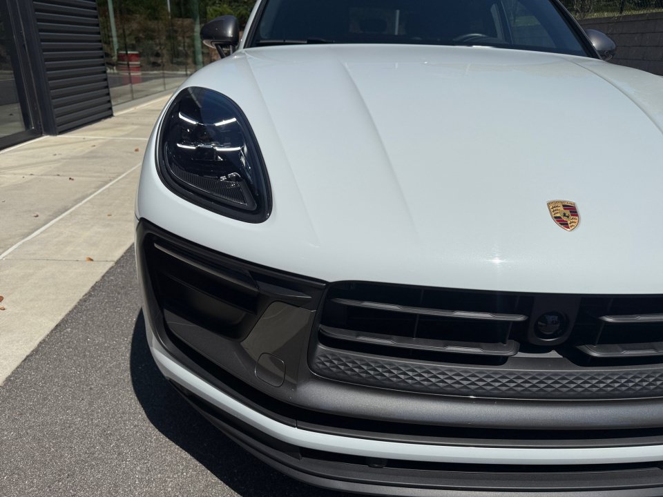 Certified 2026 Porsche Macan Turbo AWD/4WD image 13