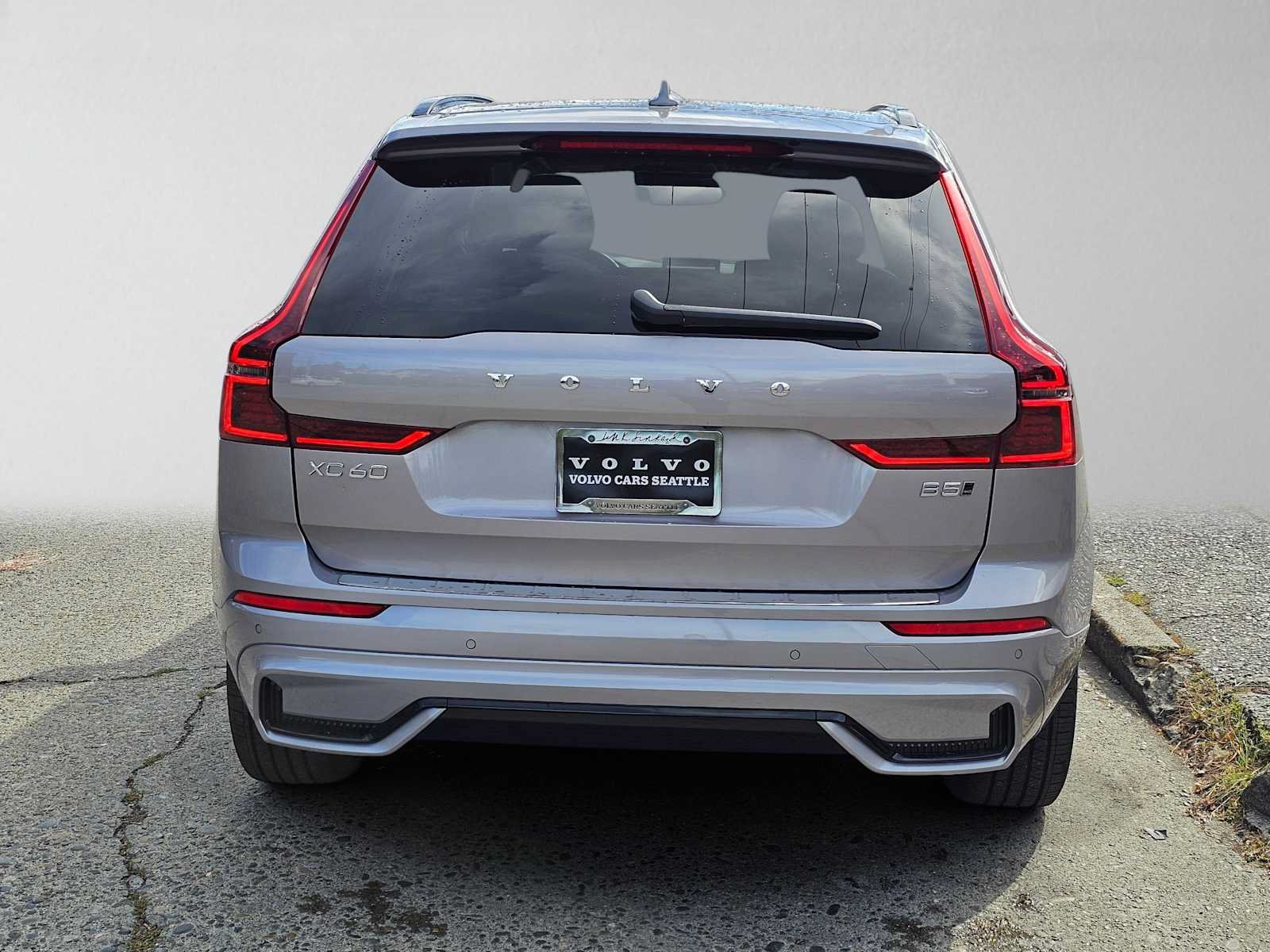Used 2026 Volvo XC60 B5 Plus w/ Protection Package Premier AWD/4WD image 4