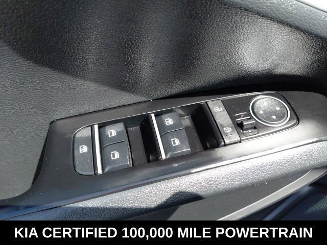Certified 2025 Kia Soul LX FWD image 16