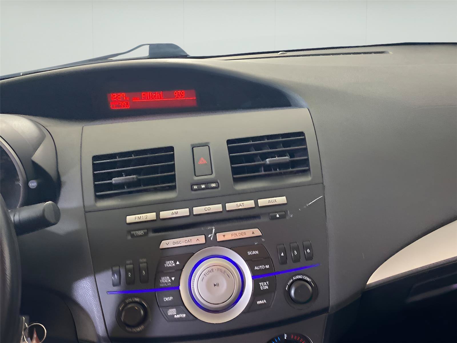 Used 2011 MAZDA MAZDA3 i Touring FWD image 17