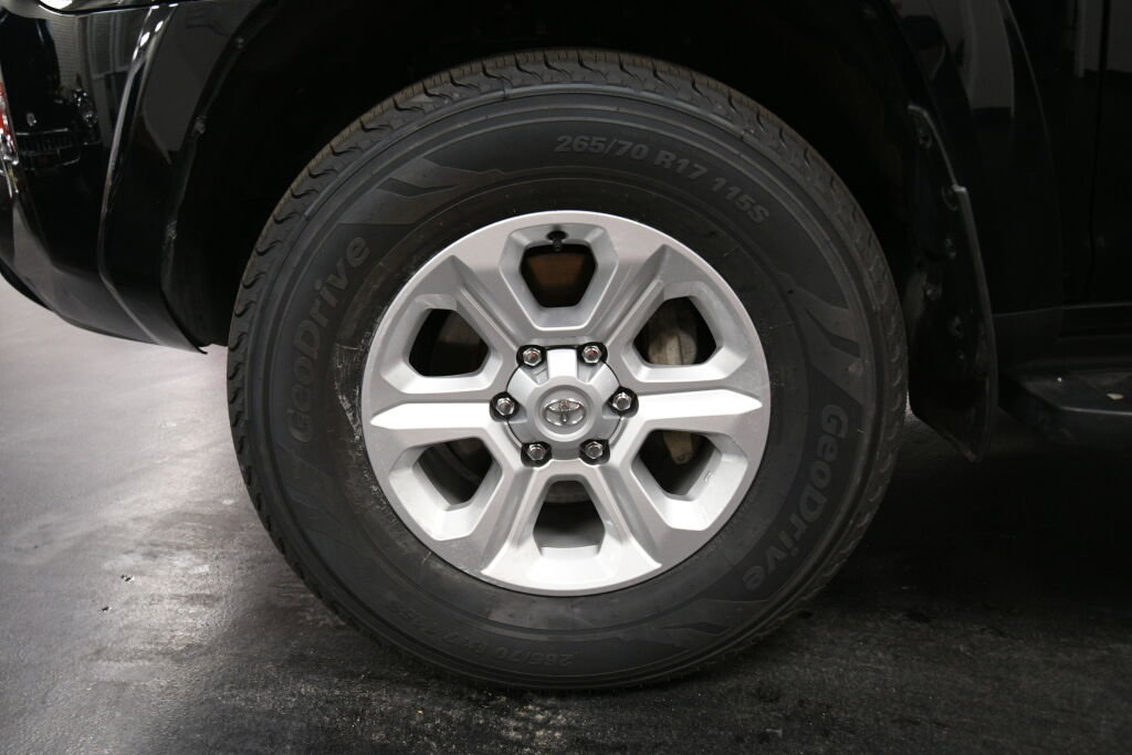 Certified 2024 Toyota 4Runner SR5 Premium image 12