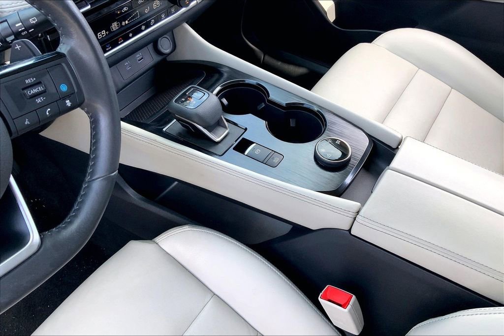 Used 2023 Nissan Rogue SL w/ SL Premium Package image 13