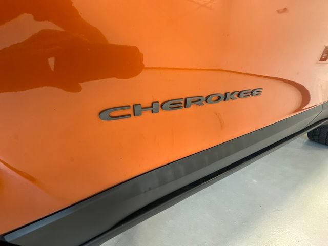 Used 2016 Jeep Cherokee Trailhawk w/ Leather Interior Group AWD/4WD image 33