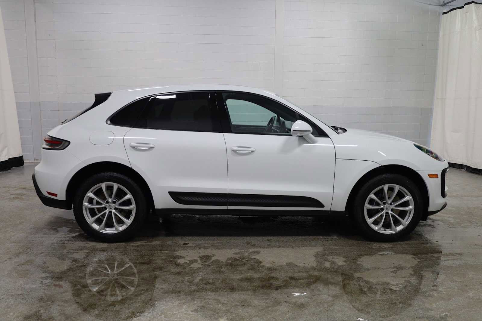 Certified 2026 Porsche Macan AWD/4WD image 10