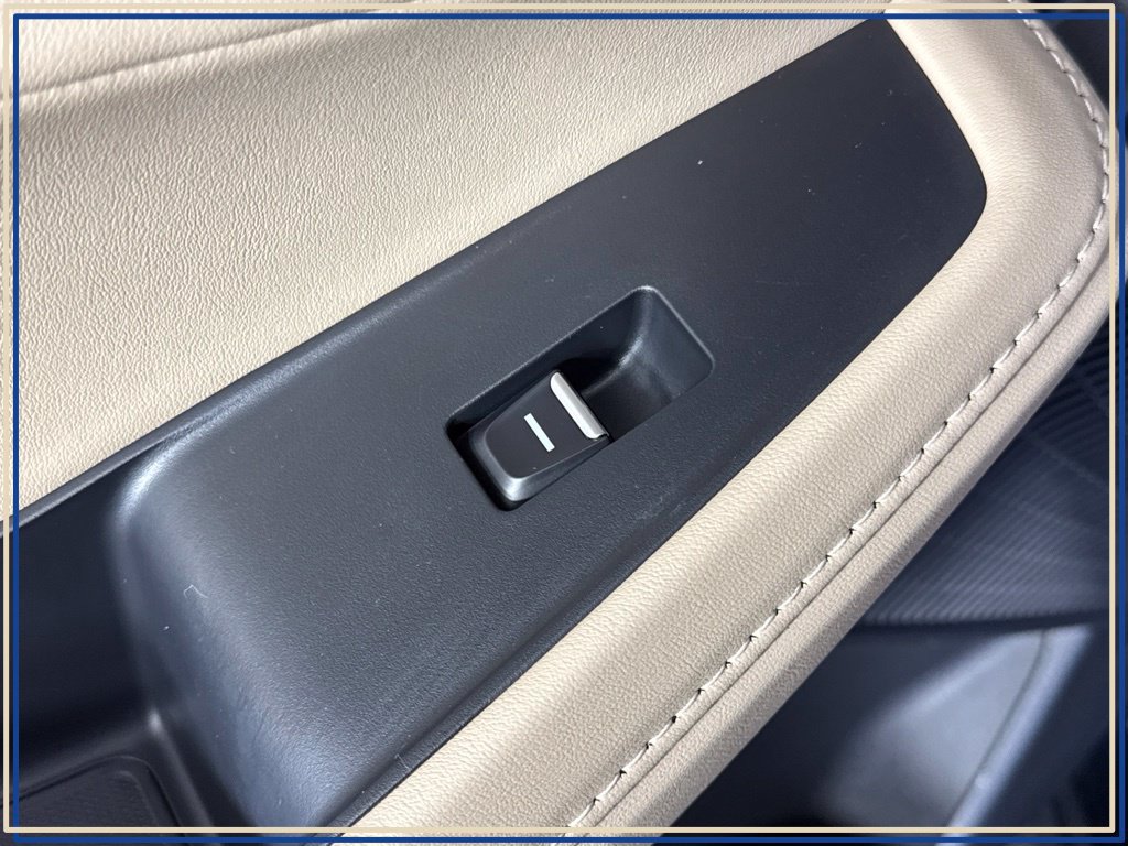 Used 2025 Acura MDX w/ Technology Package FWD image 32