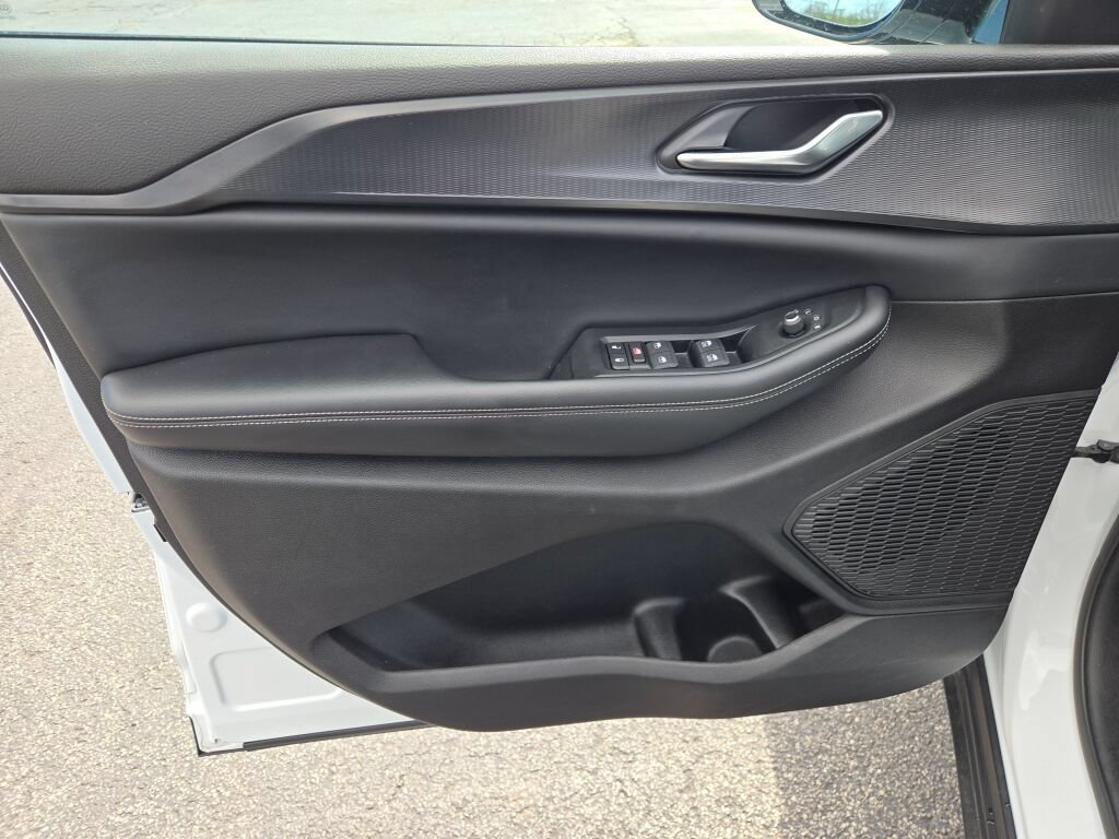 Used 2024 Jeep Grand Cherokee Altitude RWD image 23