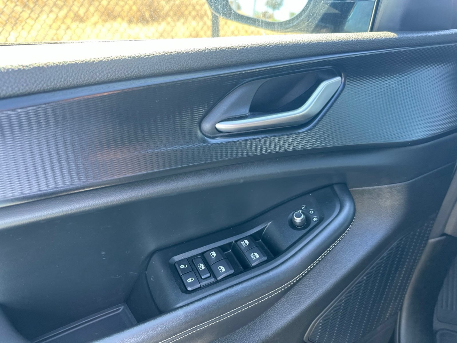 Used 2025 Jeep Grand Cherokee Altitude AWD/4WD image 5
