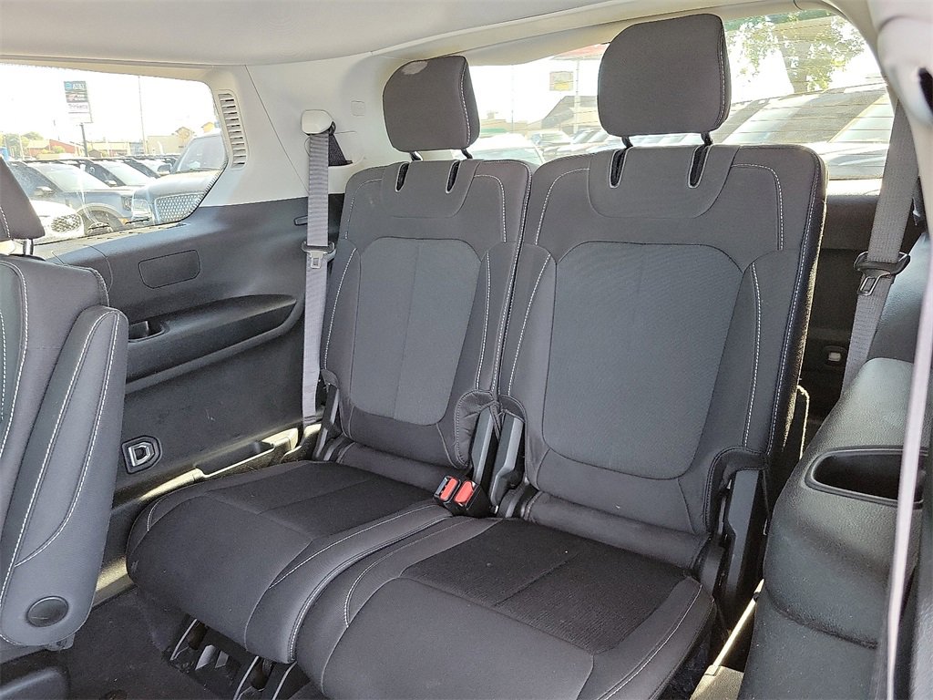 Used 2023 Jeep Grand Cherokee L Laredo image 8