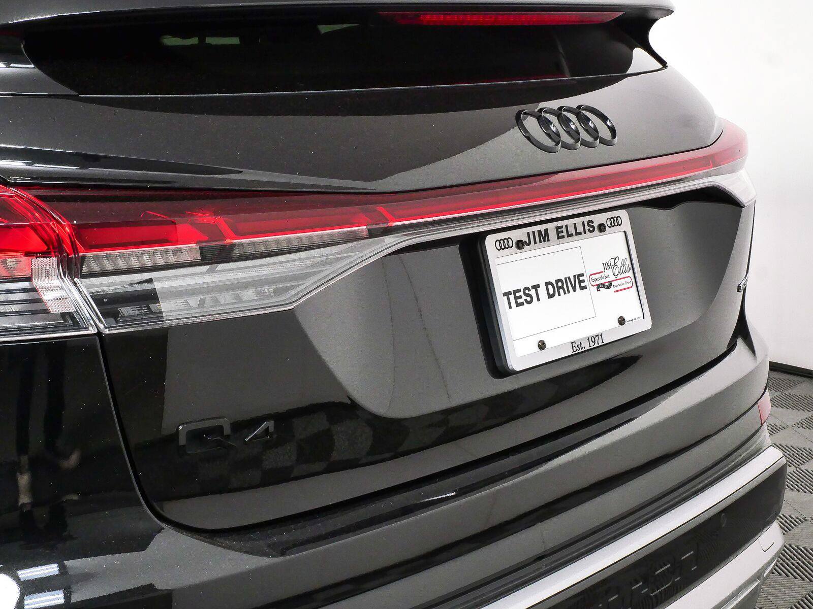 Used 2023 Audi Q4 e-tron Premium Plus w/ Premium Plus AWD/4WD image 37