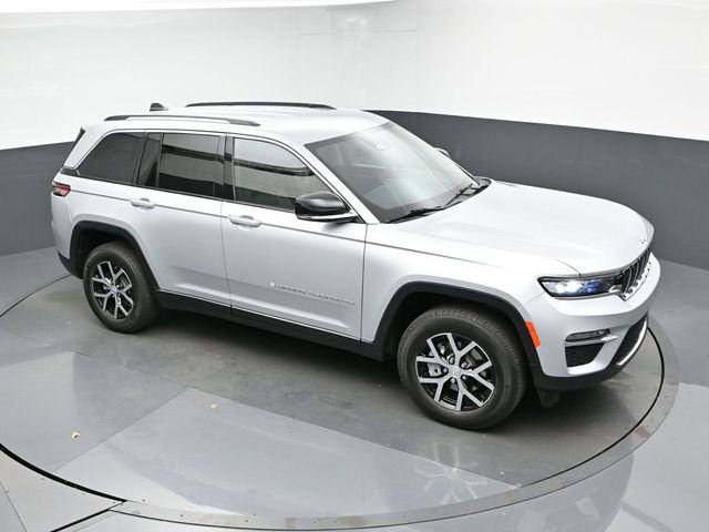 Used 2023 Jeep Grand Cherokee Limited image 38