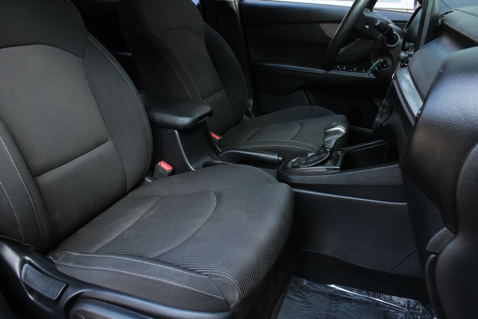 Used 2020 Kia Forte LXS FWD image 29
