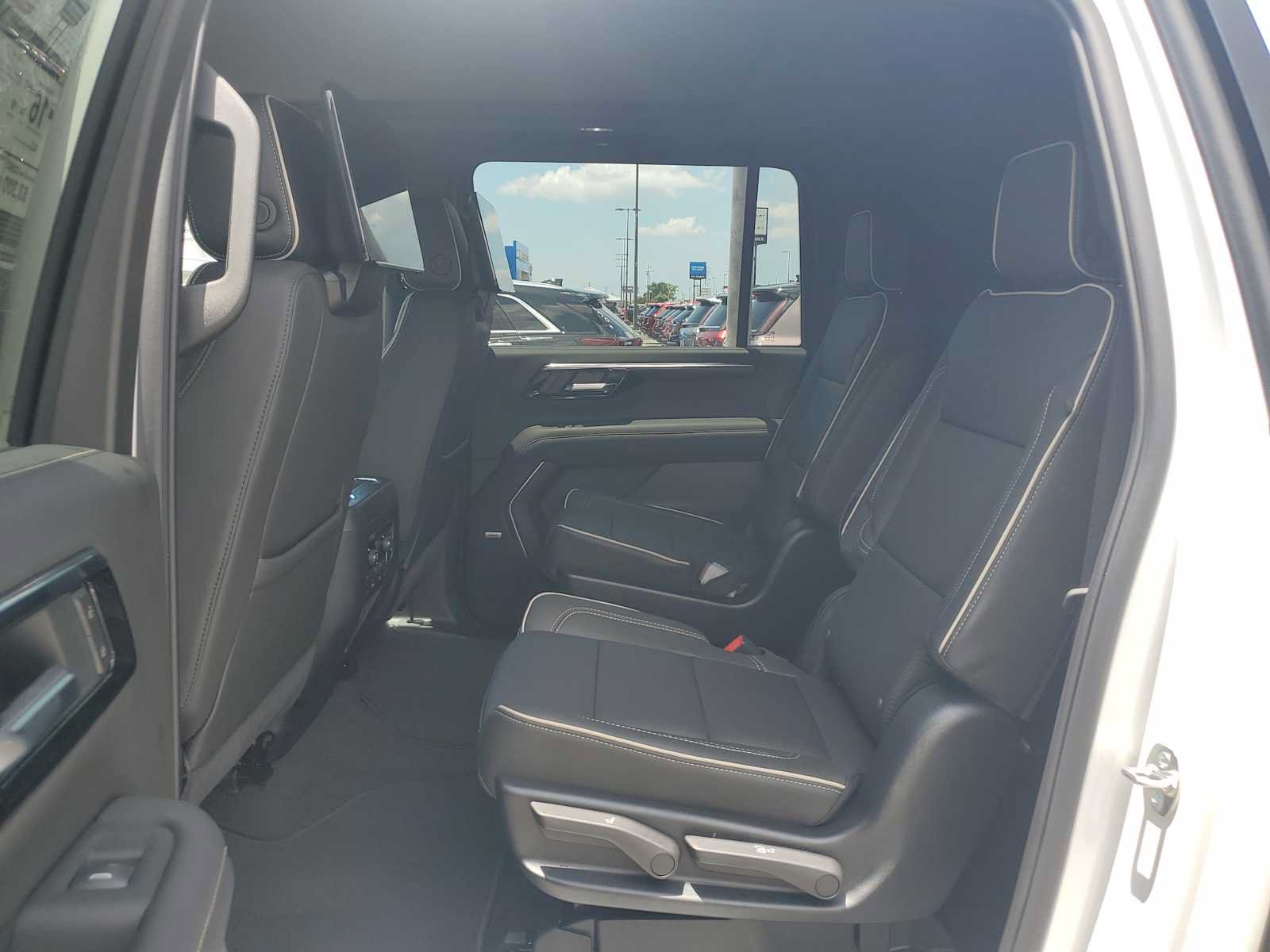 New 2025 Chevrolet Suburban Premier AWD/4WD image 14