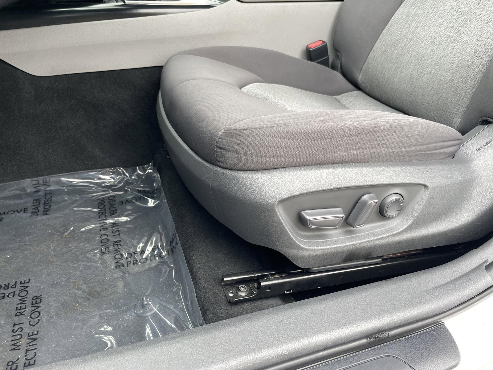 Used 2020 Toyota Camry LE image 10