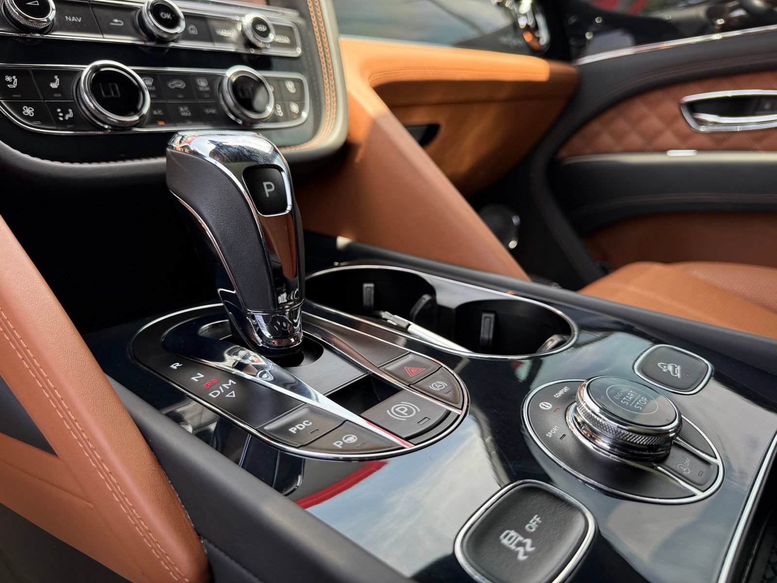 Used 2022 Bentley Bentayga AWD/4WD image 29