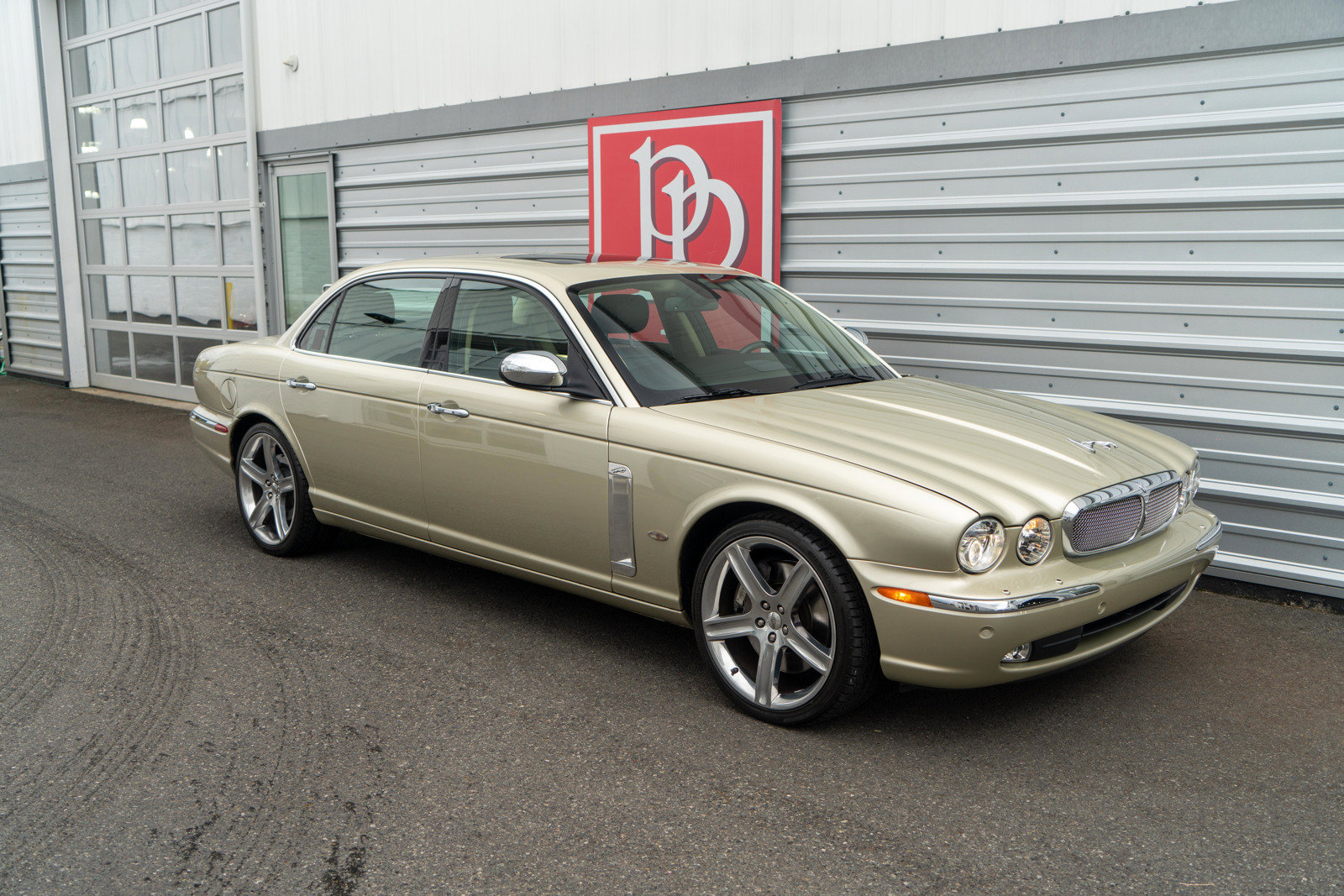 Used 2006 Jaguar XJ Vanden Plas Super V8 Portfolio RWD image 65