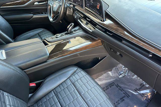 Used 2024 Cadillac Escalade Sport Platinum w/ LPO, ONYX Package AWD/4WD image 17
