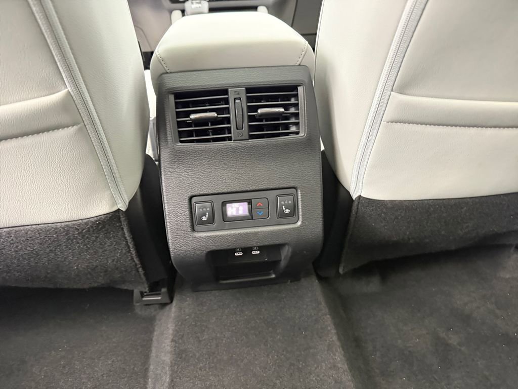 New 2026 Mitsubishi Outlander SEL image 30