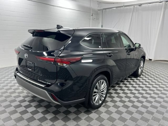 Used 2024 Toyota Highlander Platinum AWD/4WD image 5