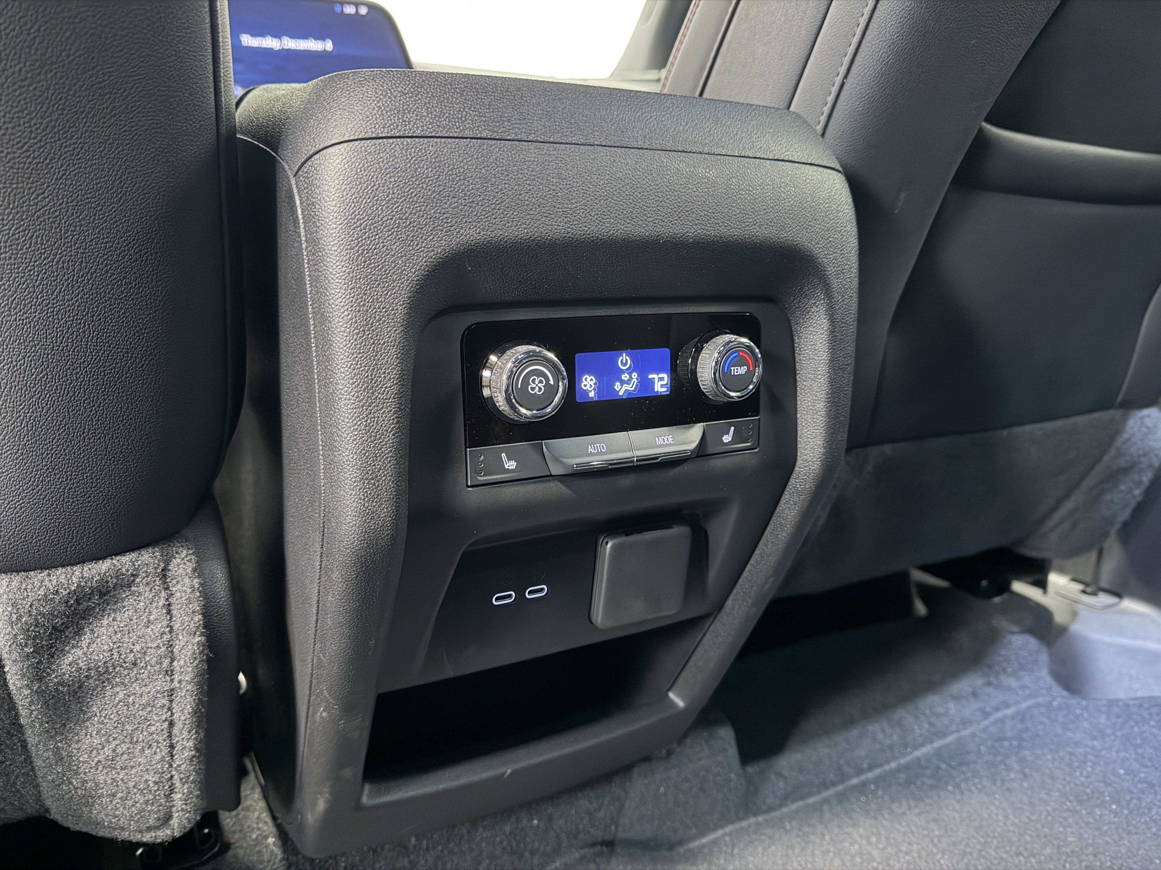 Used 2024 Chevrolet Traverse RS image 24