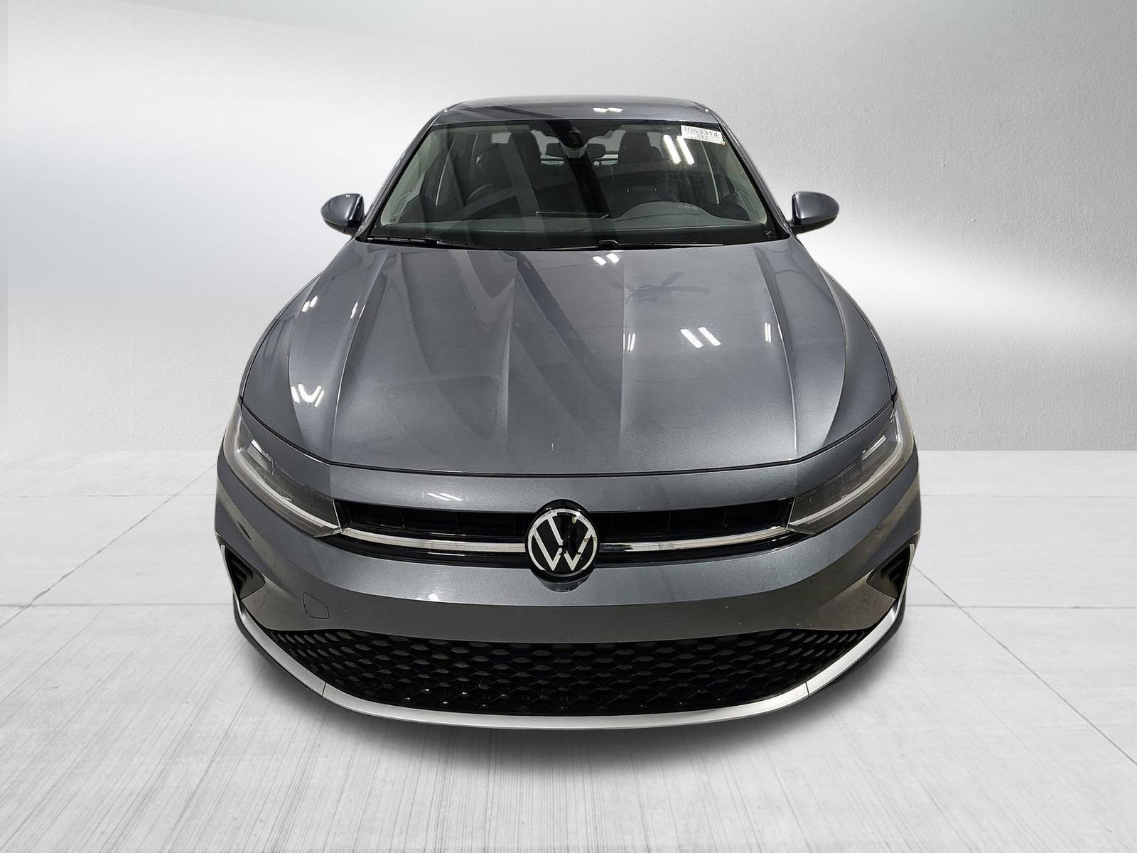 Used 2025 Volkswagen Jetta SE image 2