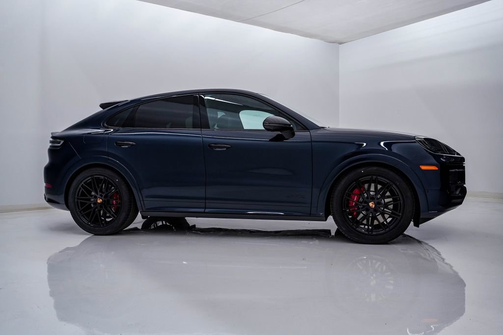 New 2026 Porsche Cayenne GTS AWD/4WD image 9