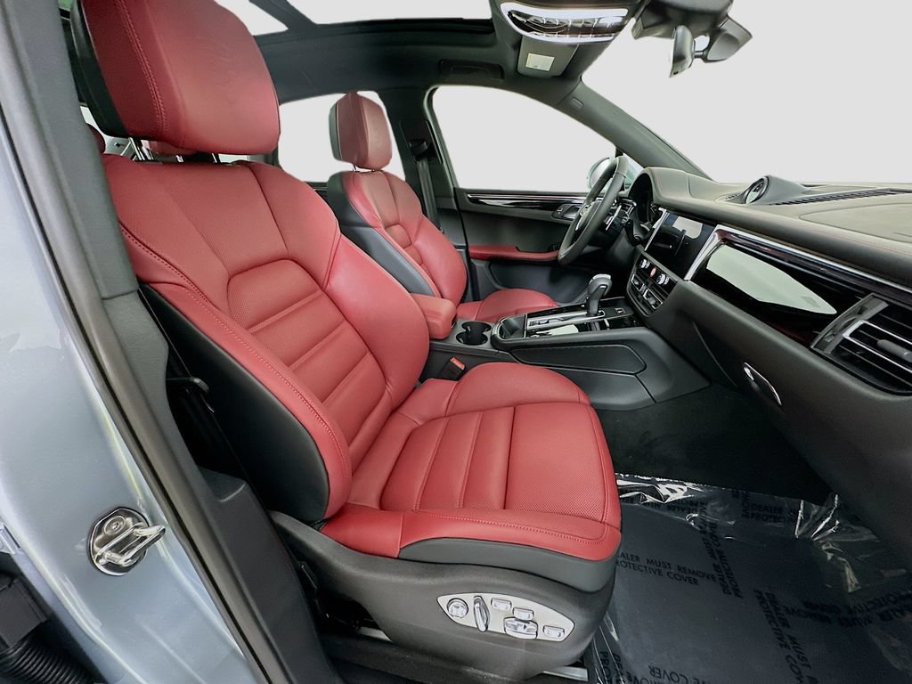 New 2026 Porsche Macan AWD/4WD image 30