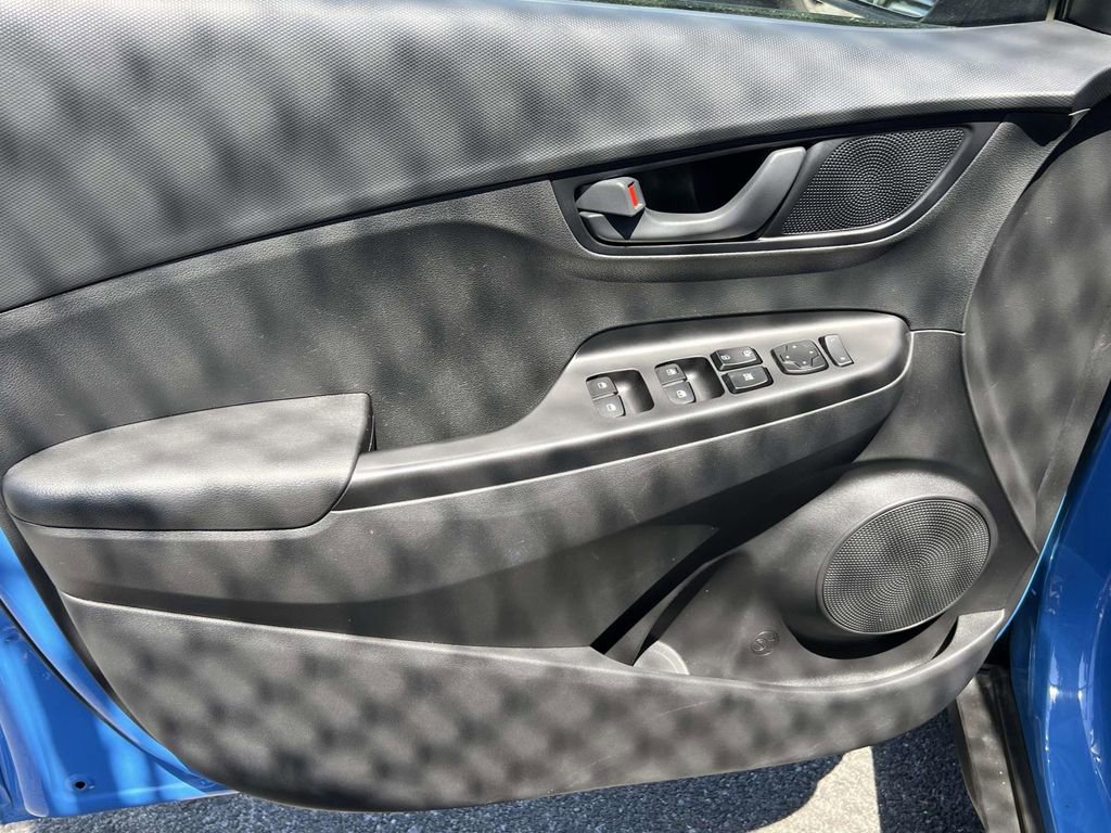 Certified 2023 Hyundai Kona SEL AWD/4WD image 17