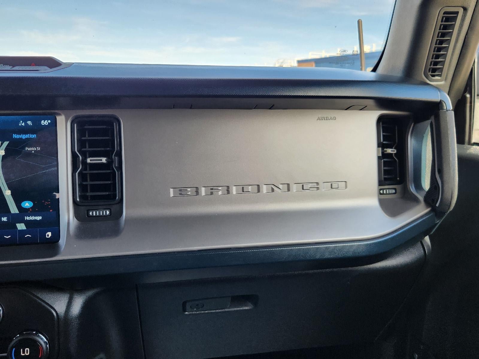 Used 2023 Ford Bronco Outer Banks w/ Sasquatch Package AWD/4WD image 18