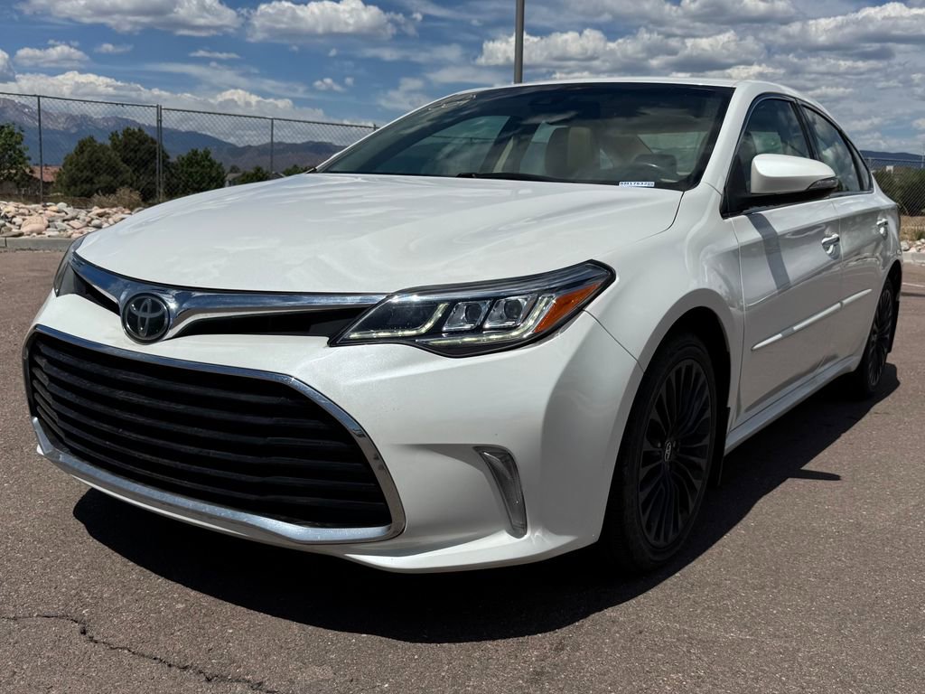 Used 2017 Toyota Avalon Touring FWD image 3