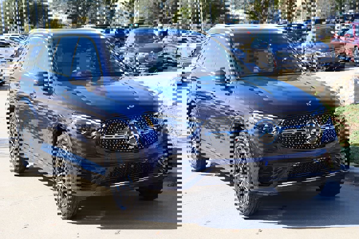 Used 2024 Mercedes-Benz GLC 300 4MATIC w/ AMG Line image 2