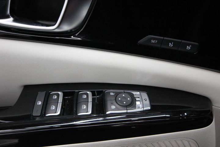 Used 2022 Kia Carnival SX image 11