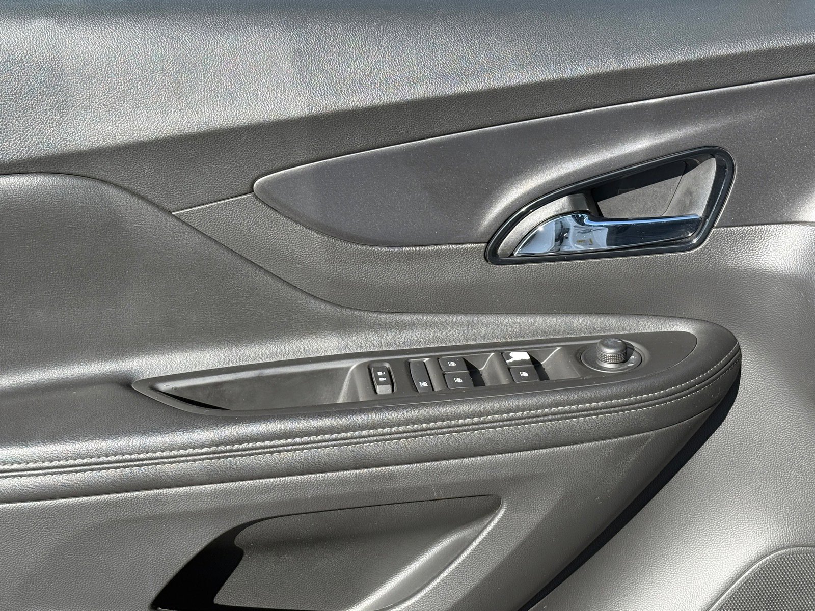 Used 2019 Buick Encore Essence image 18