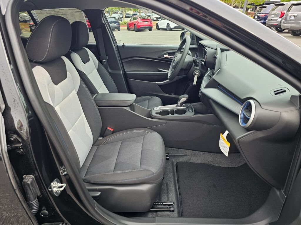 New 2026 Chevrolet Trax LS w/ LS Convenience Package FWD image 28