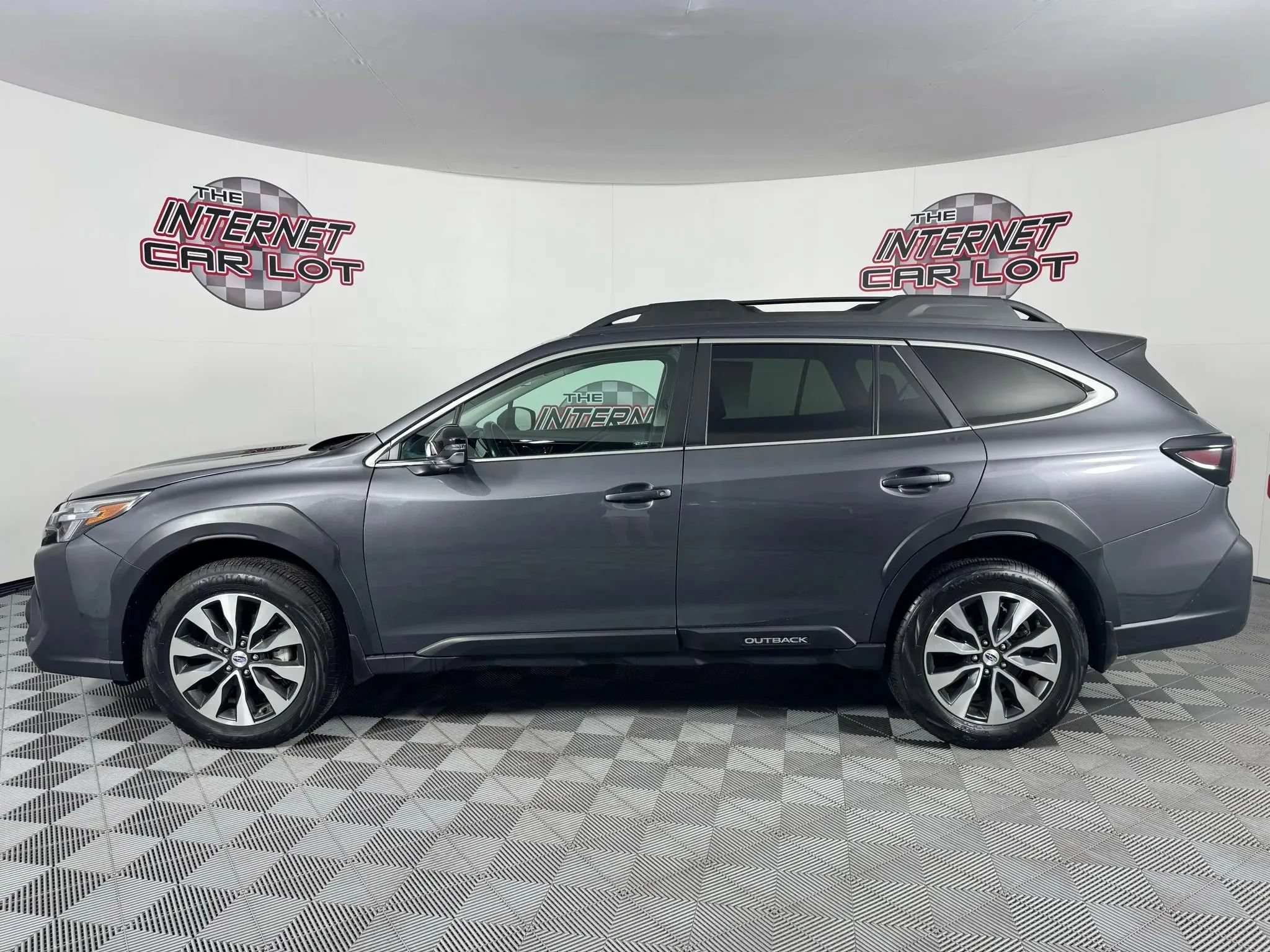 Used 2023 Subaru Outback Limited XT AWD/4WD image 4