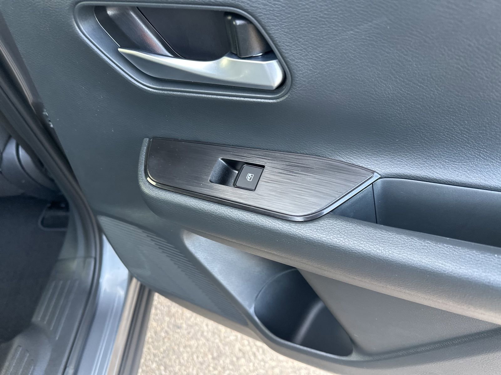 Used 2025 Nissan Kicks SV image 28