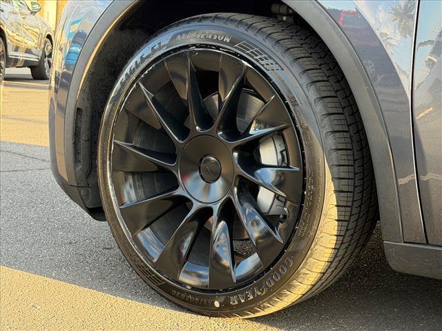 Used 2023 Tesla Model Y Long Range AWD/4WD image 25