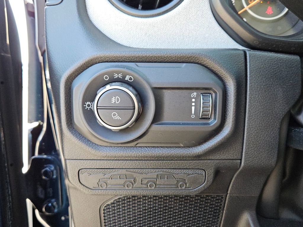 Used 2025 Jeep Gladiator Sport image 25