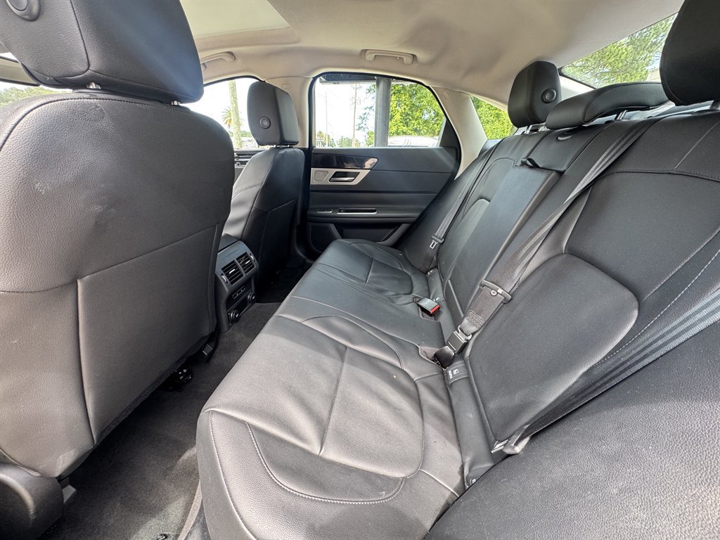 Used 2017 Jaguar XF Premium RWD image 12