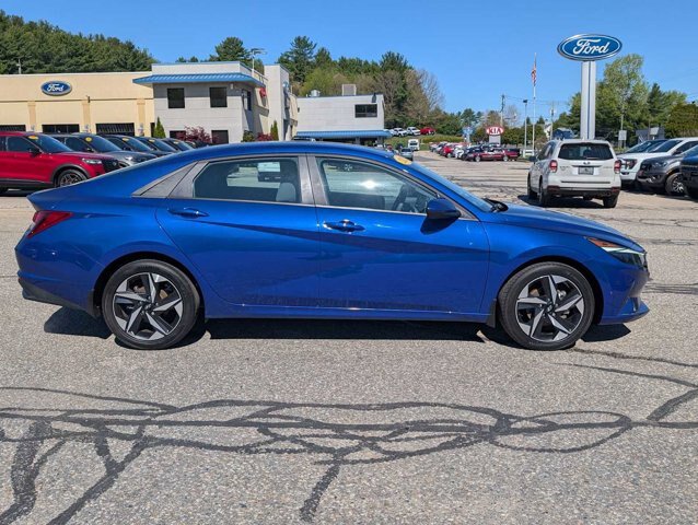 Used 2023 Hyundai Elantra SEL w/ Convenience Package FWD image 2