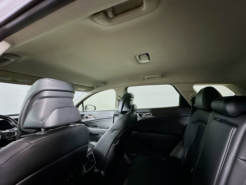 Used 2025 Kia Sportage EX image 13