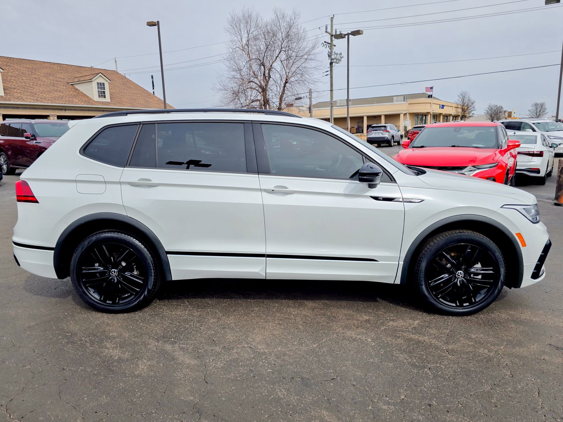 Used 2022 Volkswagen Tiguan SE R-Line image 19